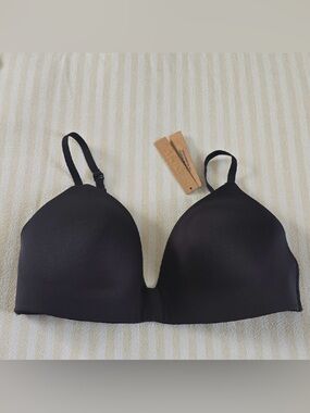 SKIMS Wireless Form Lightly Lined Bra Size:32E (32DD) Onyx